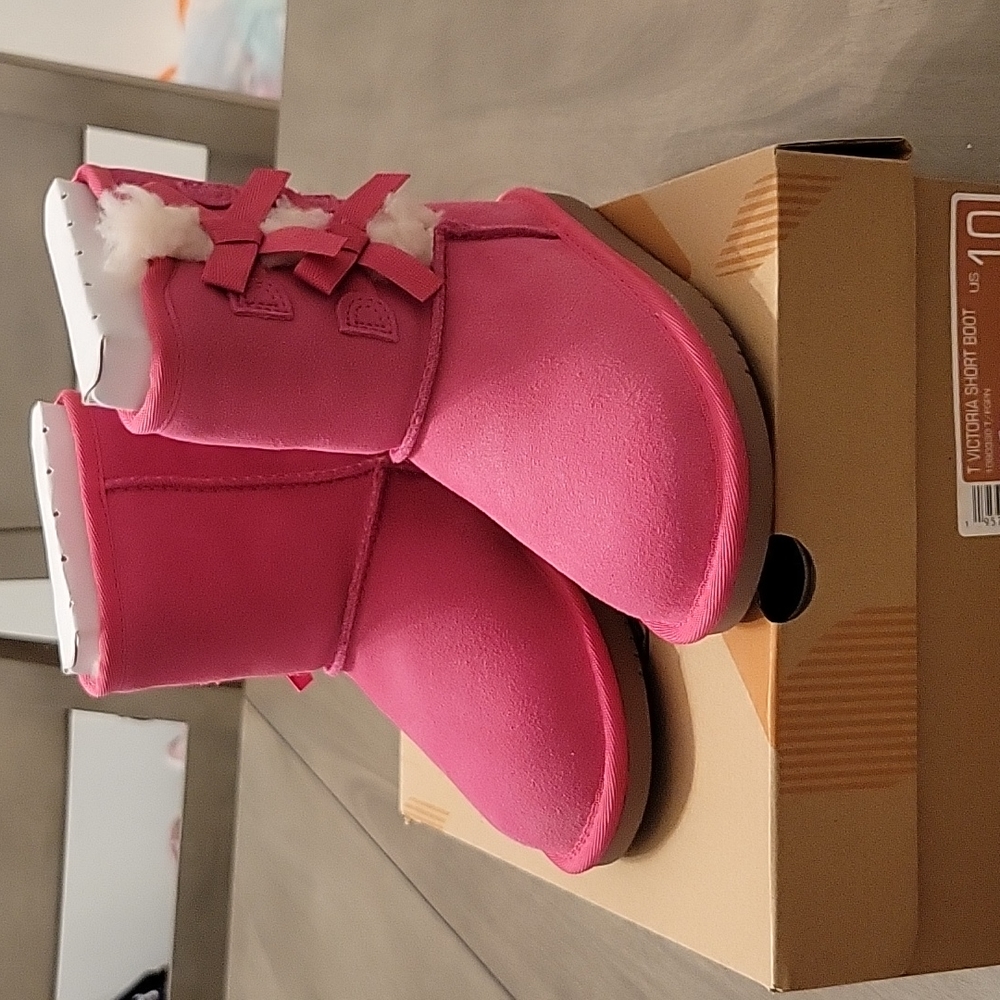 Koolaburra by UGG Victoria Short Boot hot pink size 10
